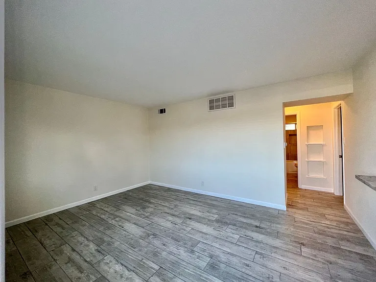 Solano Apartments — Photo 19