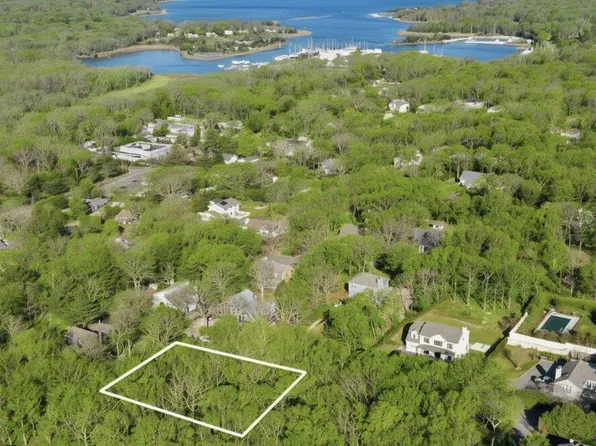 24 Harbor View Ave, East Hampton, NY 11937