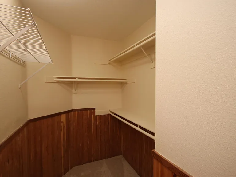 1074 Rocton Dr — Photo 26