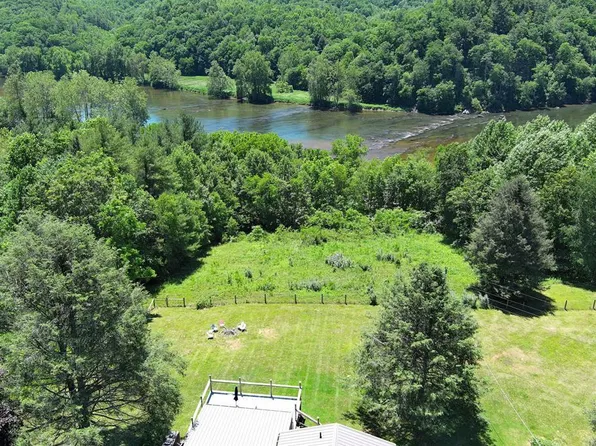 70 Maple Ridge Ln, Fries, VA 24330