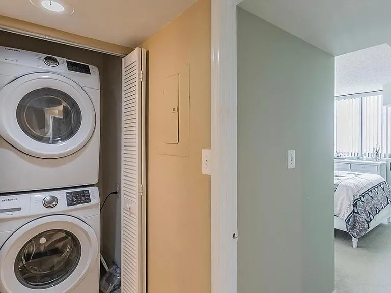 1001 N Randolph St #819 — Photo 13