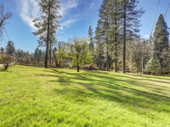 10988 Berggren Ln, Nevada City, CA 95959