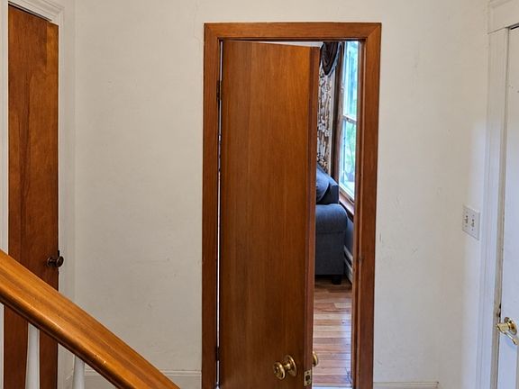 5th image of 21 Greenwood St