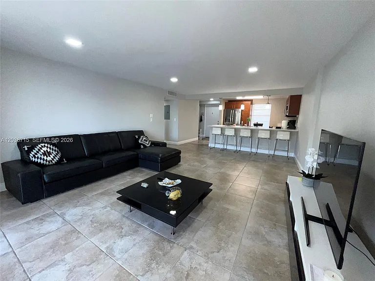 301 SE 3rd St #204 — Photo 8