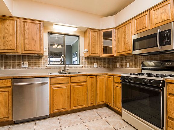 2nd image of 1045 Bonnymede Dr