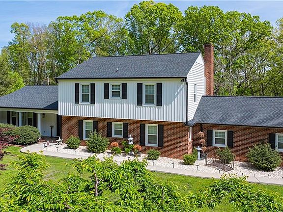 4th image of 1074 N Rockridge Rd