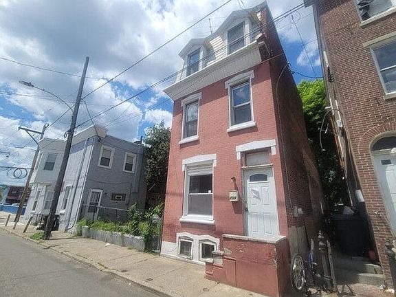 3rd image of 209 E Bringhurst St