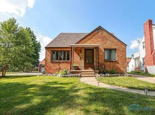 2715 Eastmoreland Dr, Oregon, OH 43616