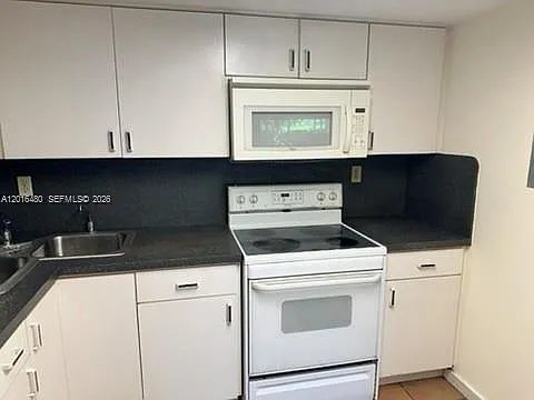 9001 SW 94th St #113 — Photo 5