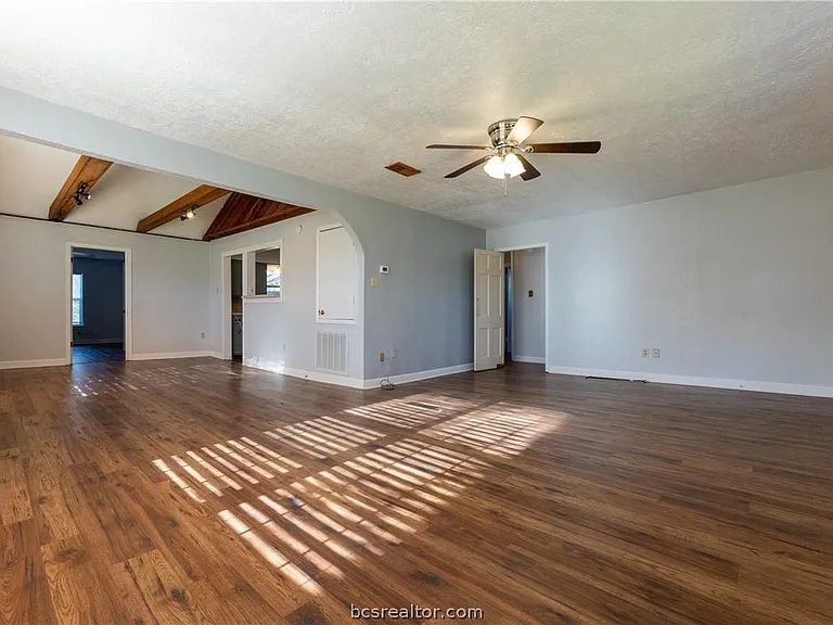 704 Edgemore Dr — Photo 20