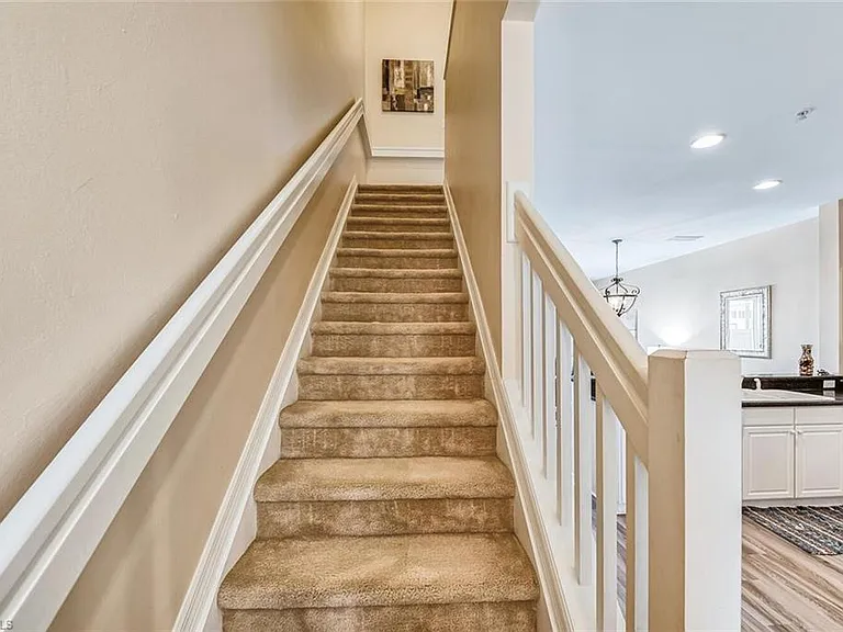 1080 Hampton Cir — Photo 12