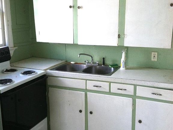 4th image of 27 W Greensboro Street