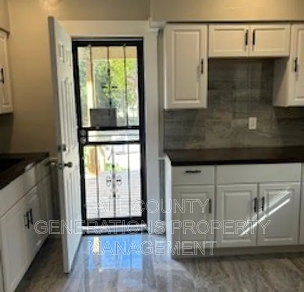 3540 E 133rd St — Photo 2