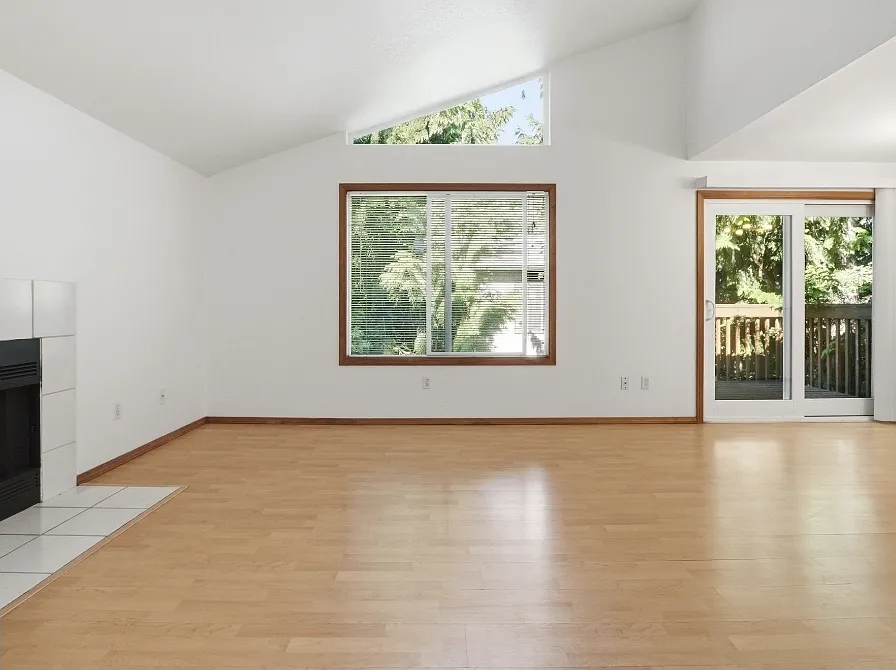 2 bed, 988 sqft, $1,600 — Photo 3