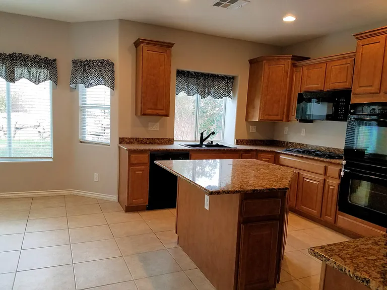 8046 Glimmerglass Ave — Photo 6