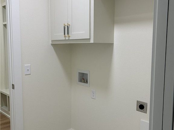 2nd image of 3 Lydney Ln