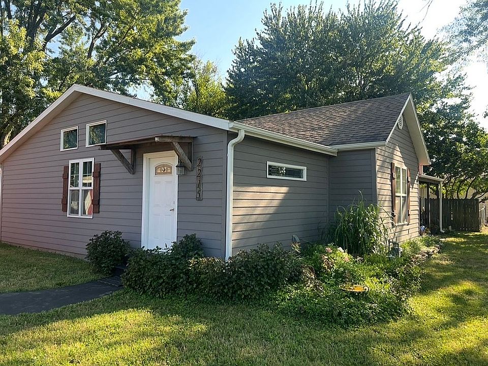 Spacious  2BR home 
