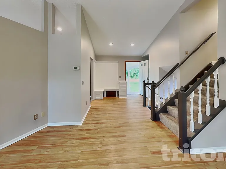 7429 Chesham Ln — Photo 2