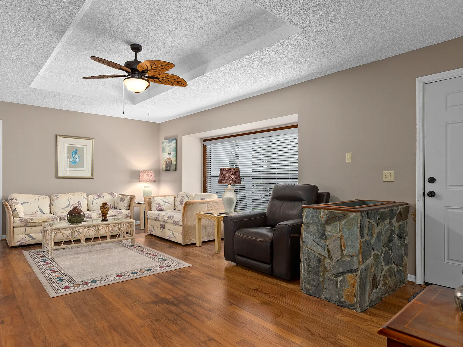 2 bed, 1160 sqft, $1,800 — Photo 3