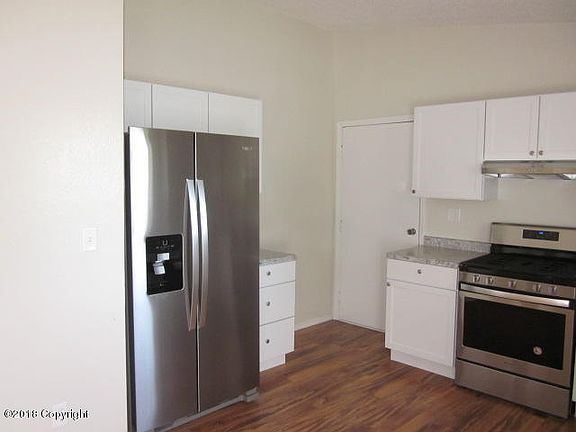 3rd image of 402 Sheridan Ct