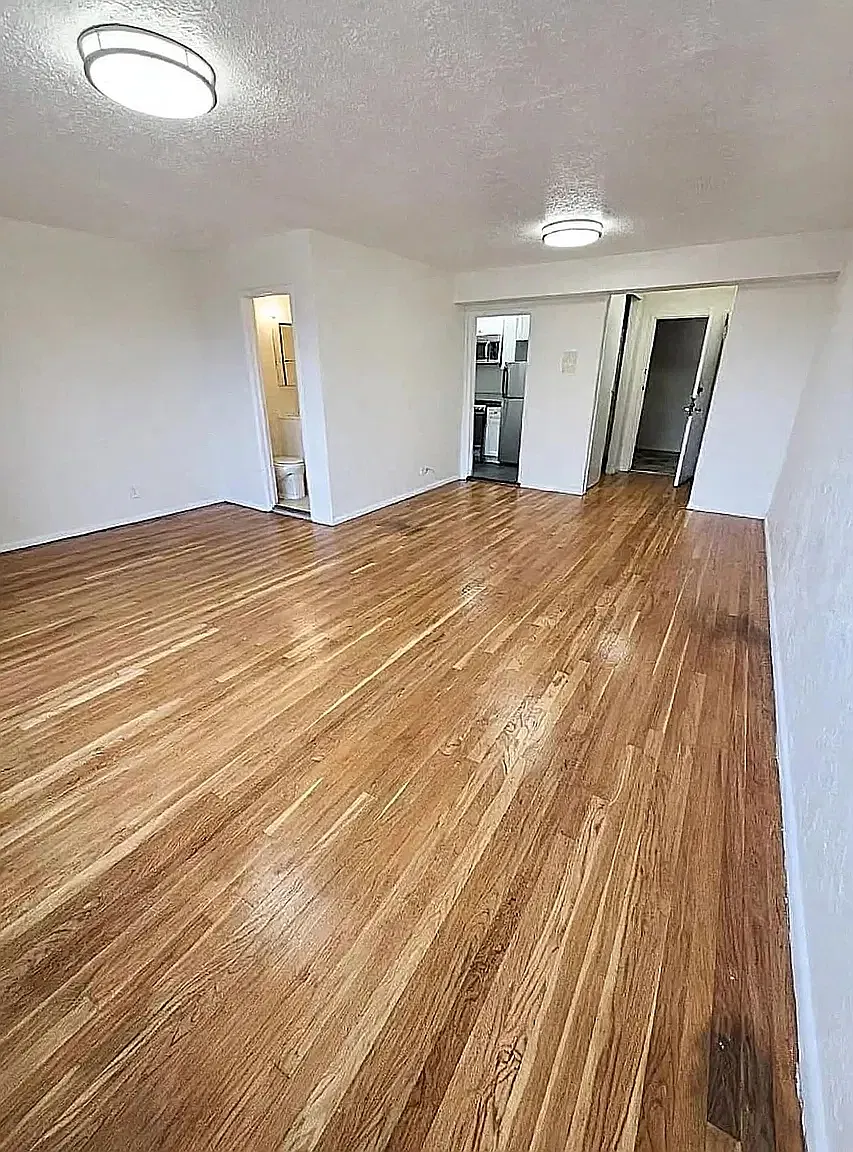 950 East 14th Street — Photo 2
