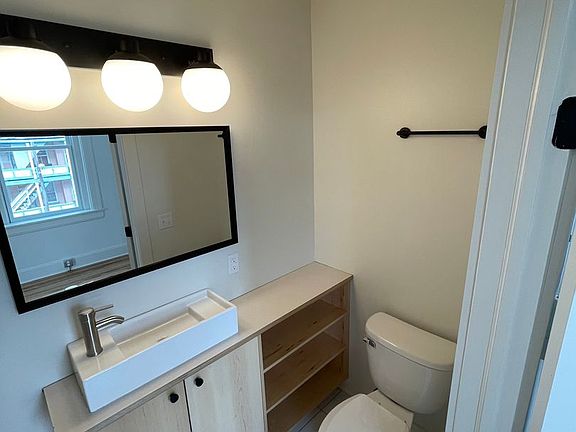 4th image of 1714 Vine St #2R