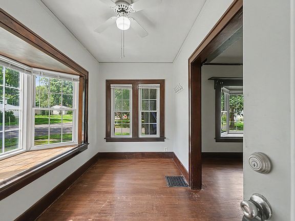 4th image of 1626 W Clark St