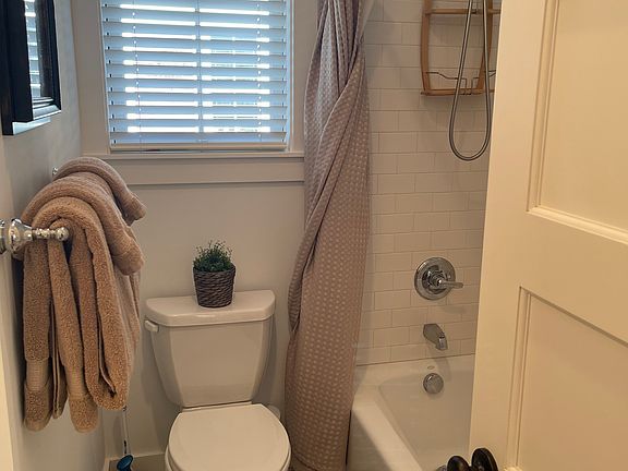 5th image of 16 Lupine Ln