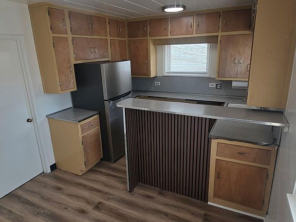 3rd image of 7203 Marshall Ave