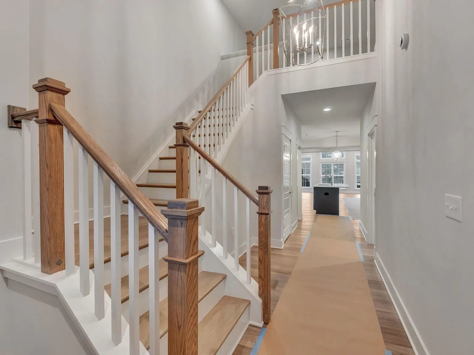 3 bed, 2.5 bath, 2084 sqft, $4,500 — Photo 2