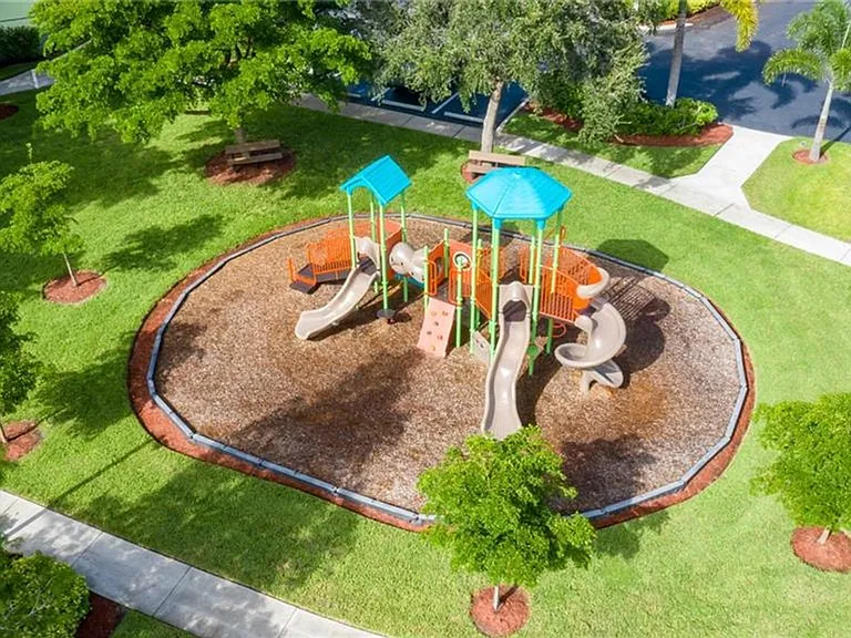 9139 Spring Mountain Way — Photo 22