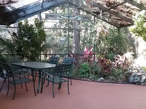 Screened room