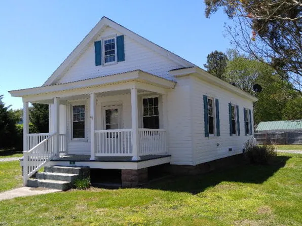 28 1st Ave, Kilmarnock, VA 22482