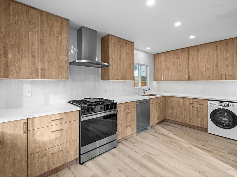 103 W Calle Crespis #C — Photo 2