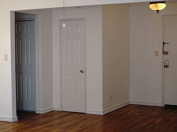 2nd image of 33-24 Junction Blvd APT 5V