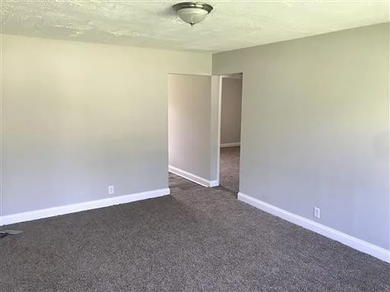 715 Kent Dr — Photo 3