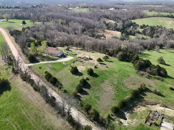 828 Burnett Road, Seymour, MO 65746