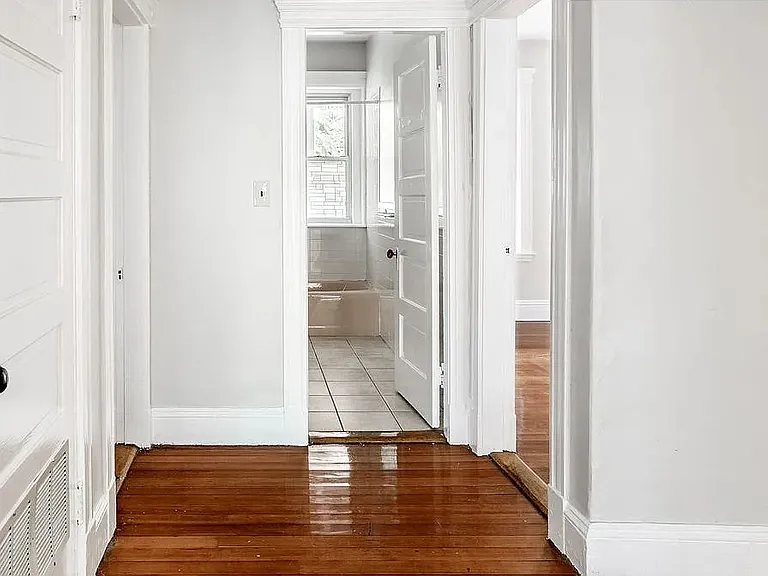 10 Strathmore Rd #3 — Photo 4