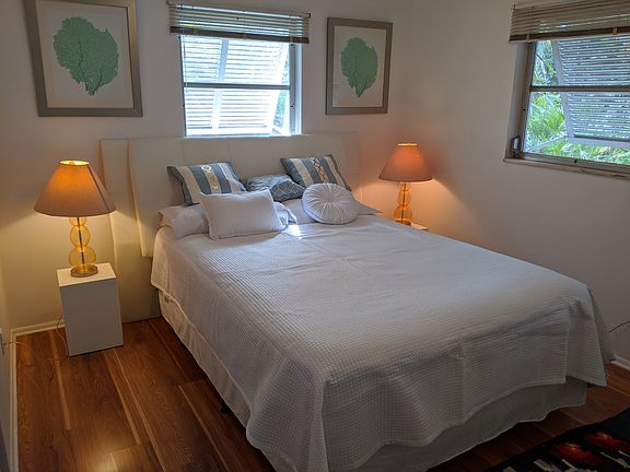 2nd image of 520 Artists Ave
