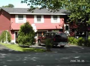 7649 Linda Rd, North Syracuse, NY 13212