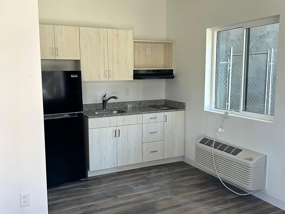 1st image of 950 S Washington St #2