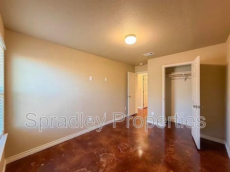 1047B Edwards Dr — Photo 17