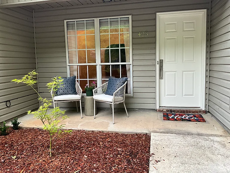 423 Midridge Ln — Photo 12