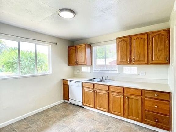 4th image of 3115 N High St