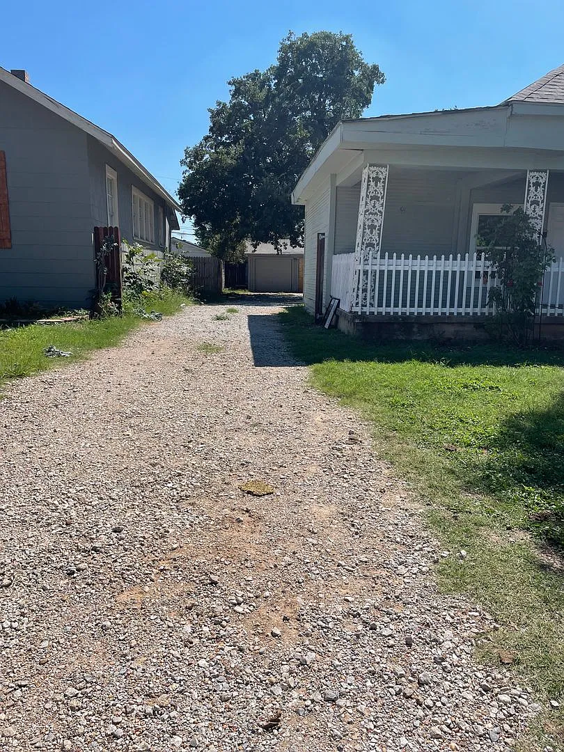 Updated 4 Bedroom Home — Photo 2