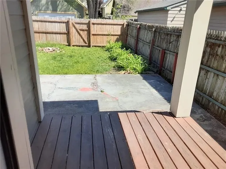 1216 E Vermont St — Photo 8