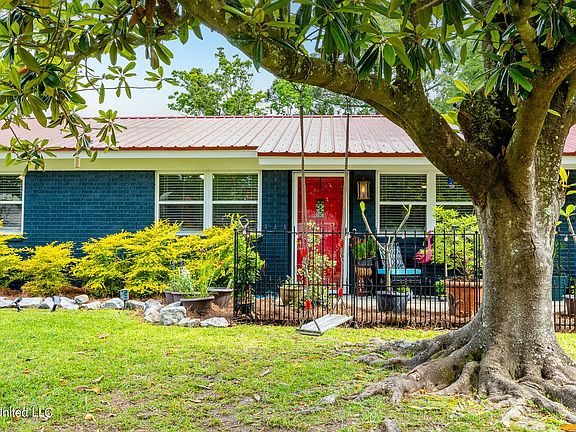 3rd image of 208 Linda Dr