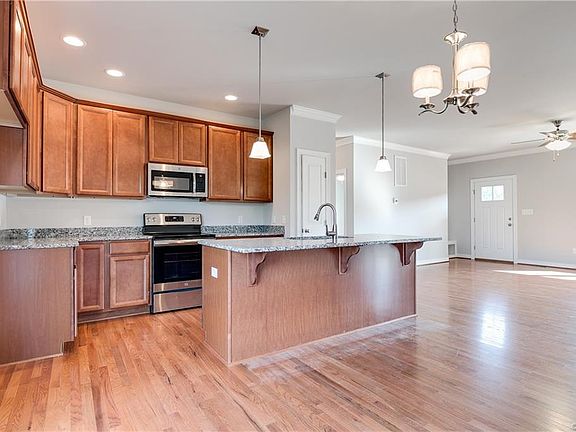 2nd image of 258 Hickory Cir