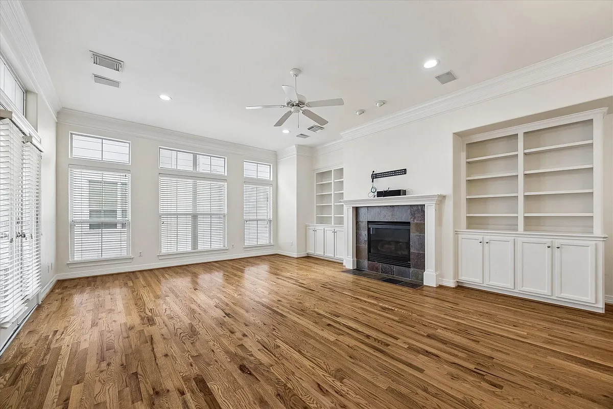Building Photo - 612 Leverkuhn St