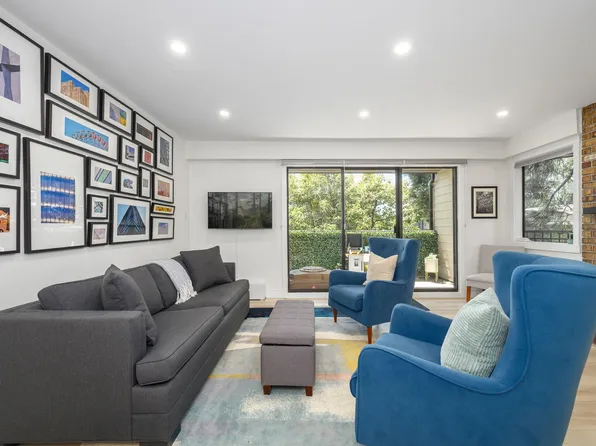 1385 Draycott Rd #316, North Vancouver, BC V7J 3K9